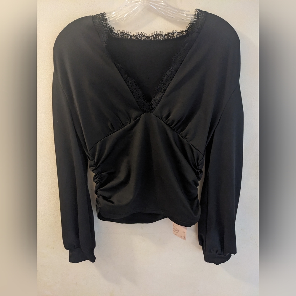 Clasi Contrast Lace Lantern Sleeve Tee - Picture 4 of 5